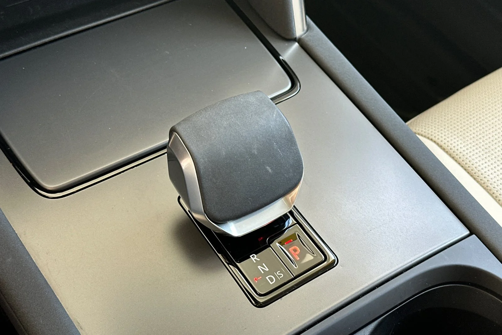 Used 2024 Blue Land Rover S image 27