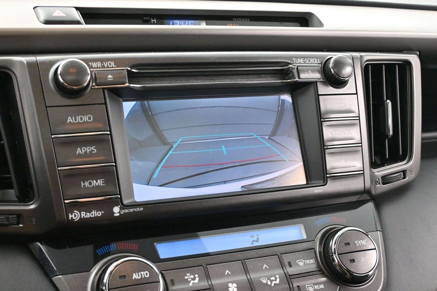 Used 2015 Super White Toyota XLE image 19