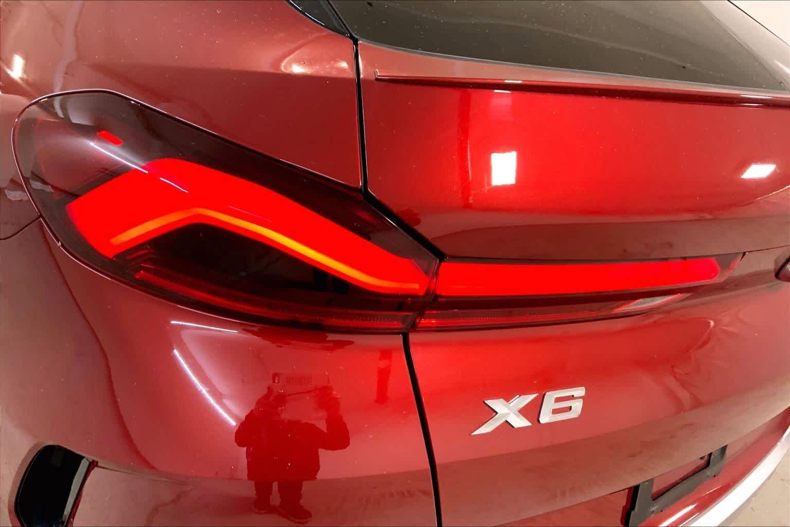 Used 2021 Flamenco Red Metallic BMW xDrive40i image 28