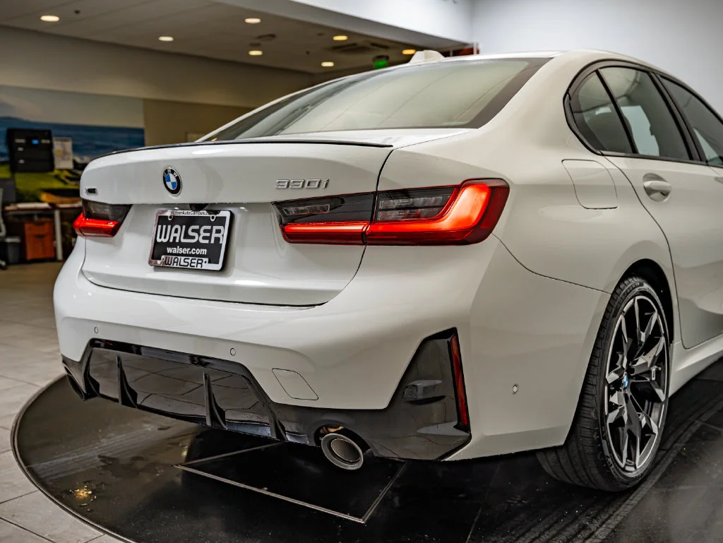 New 2026 Alpine White BMW 330i xDrive image 15