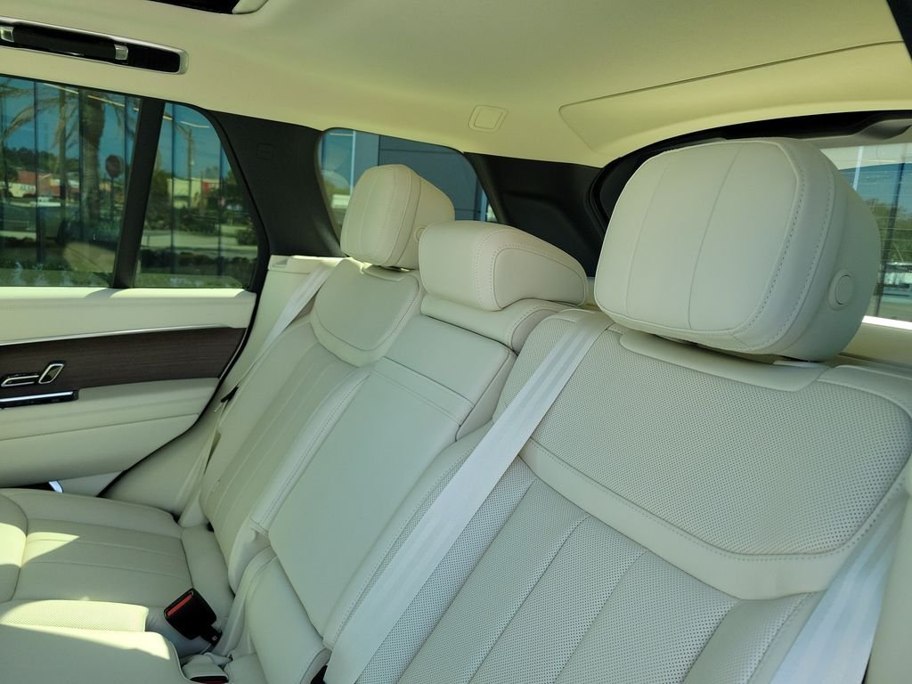 New 2026 Charente Grey LAND ROVER SE image 15