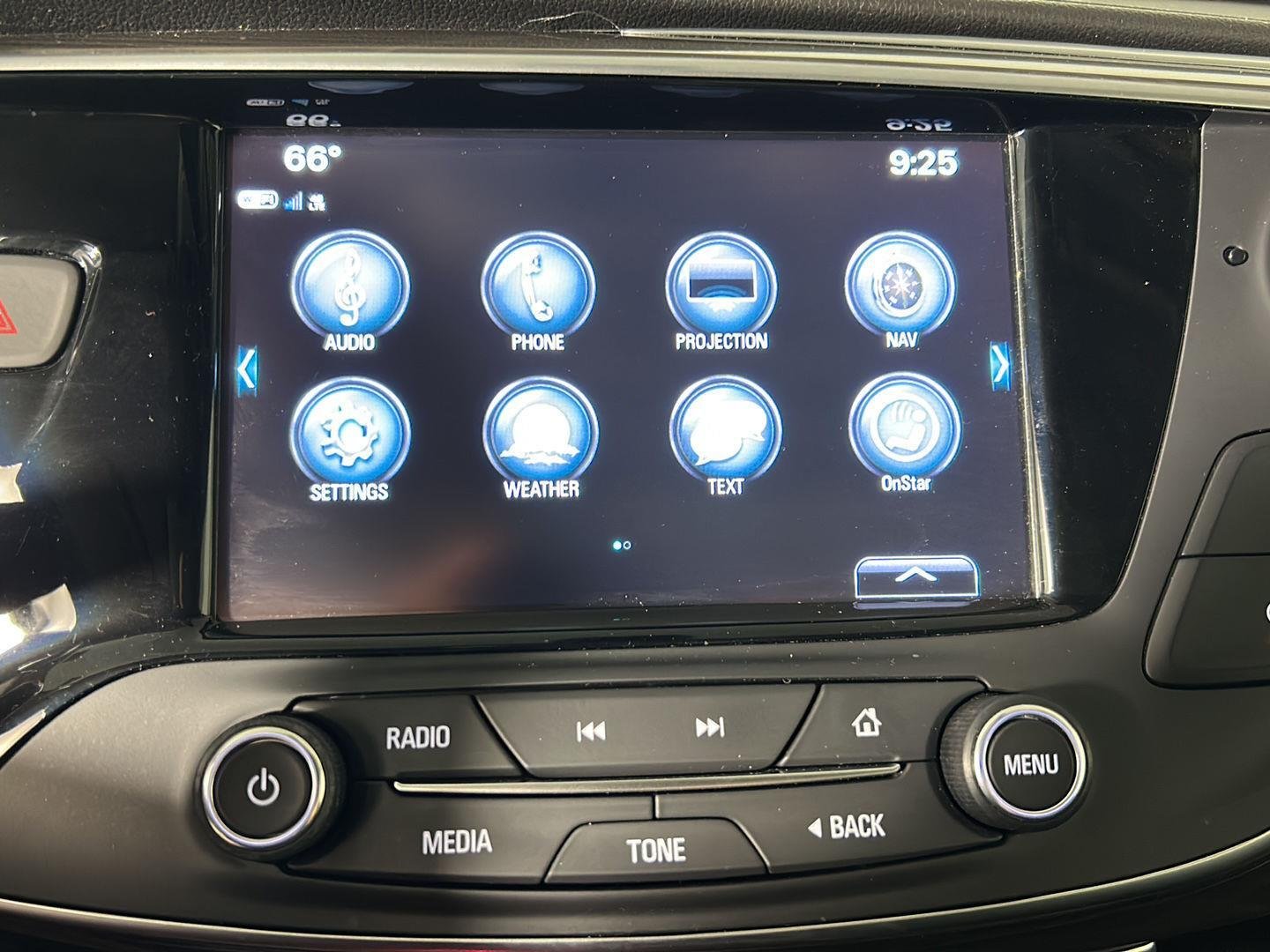Used 2020 Espresso Buick Essence image 22