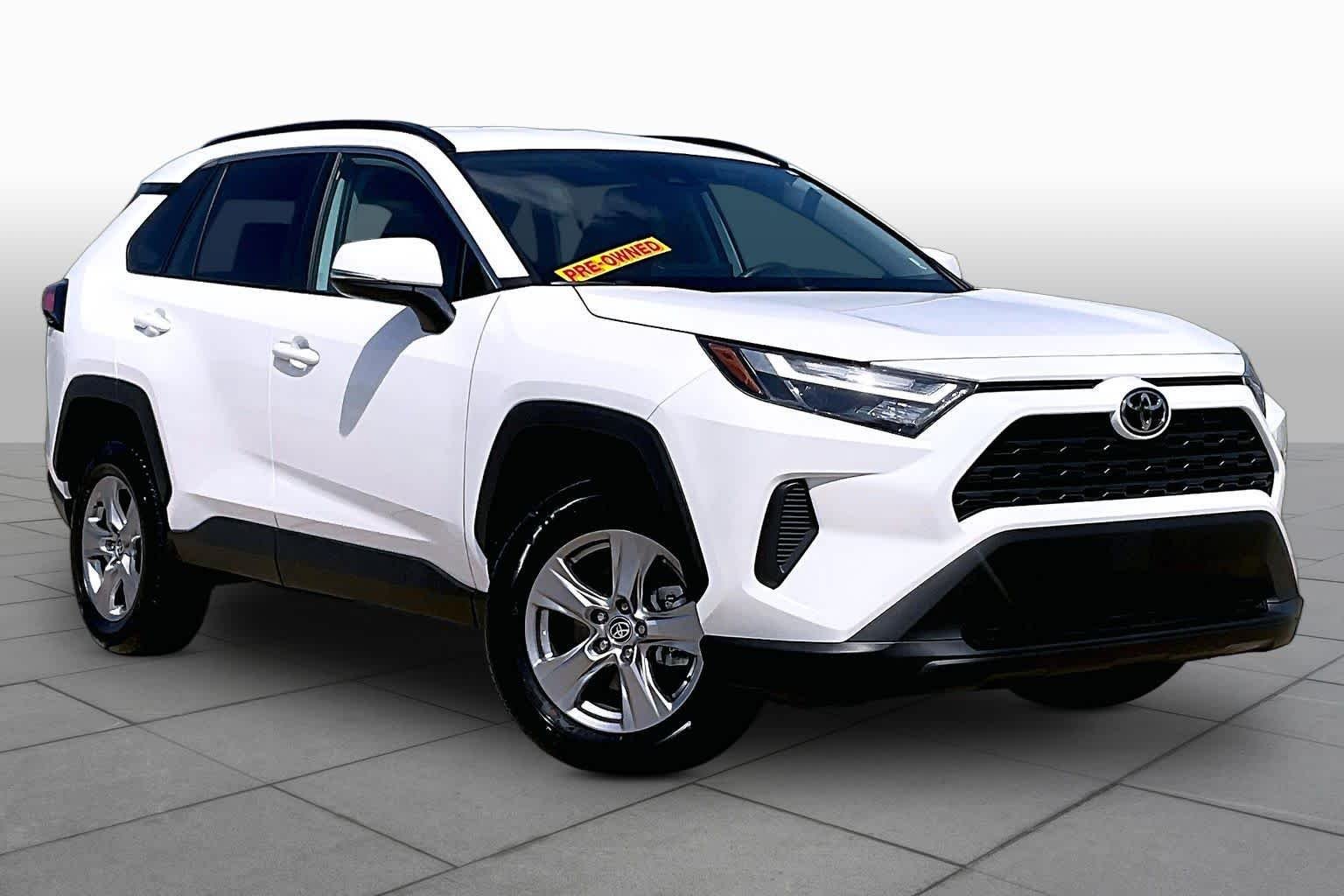 Used 2025 Ice Cap Toyota XLE image 3