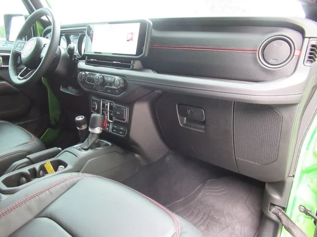 Certified Used 2025  Jeep Rubicon image 11
