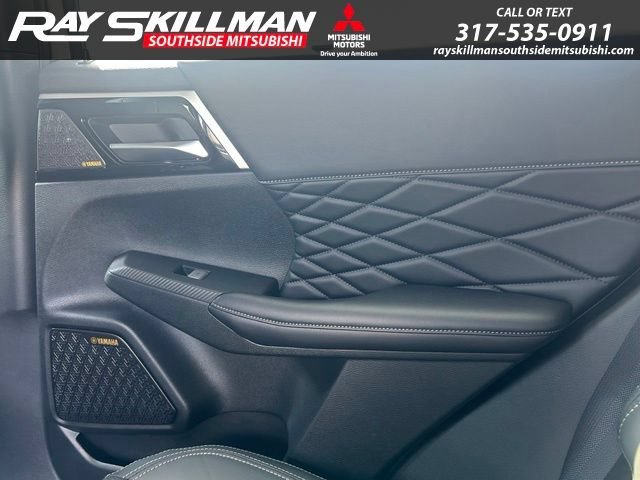 New 2026 White Diamond/Black Roof Mitsubishi Black Edition image 15