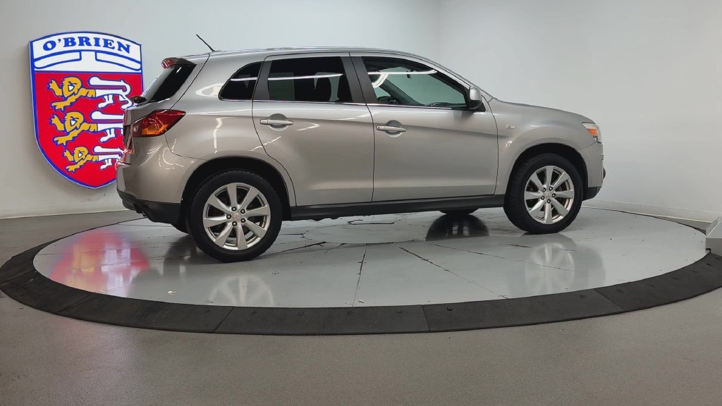 Used 2015 Quick Silver Metallic Mitsubishi SE image 4
