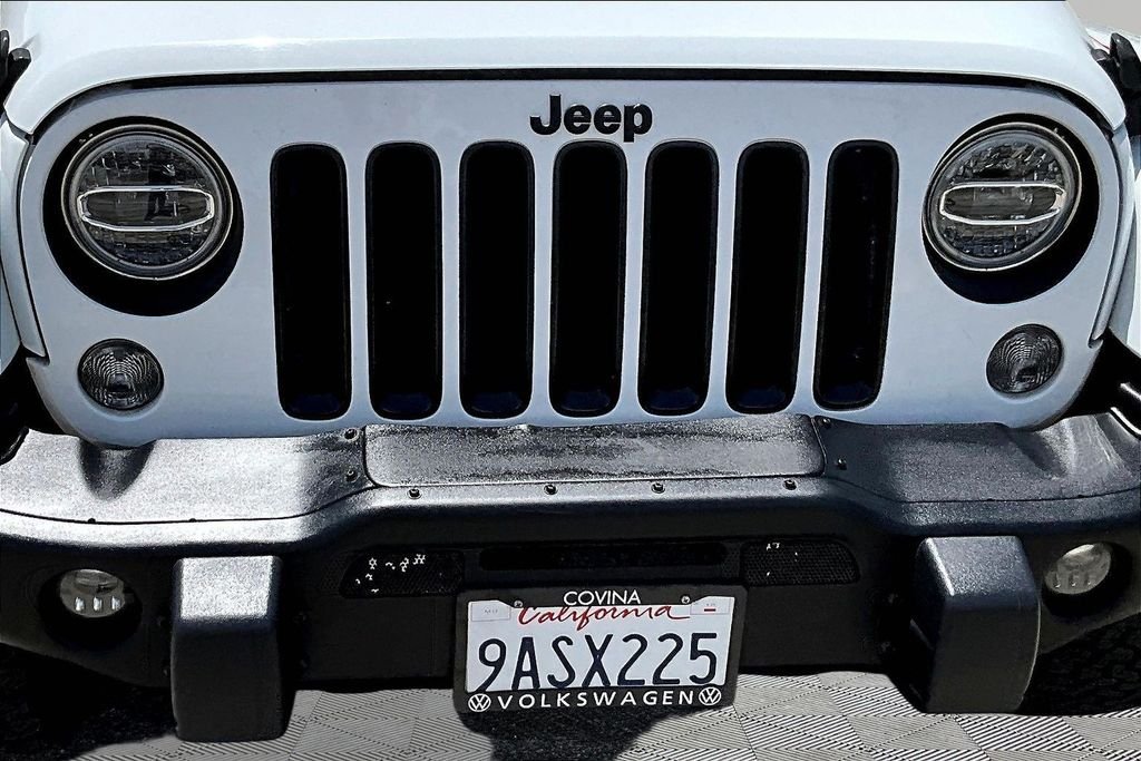 Used 2016 White Jeep Unlimited Sahara image 29