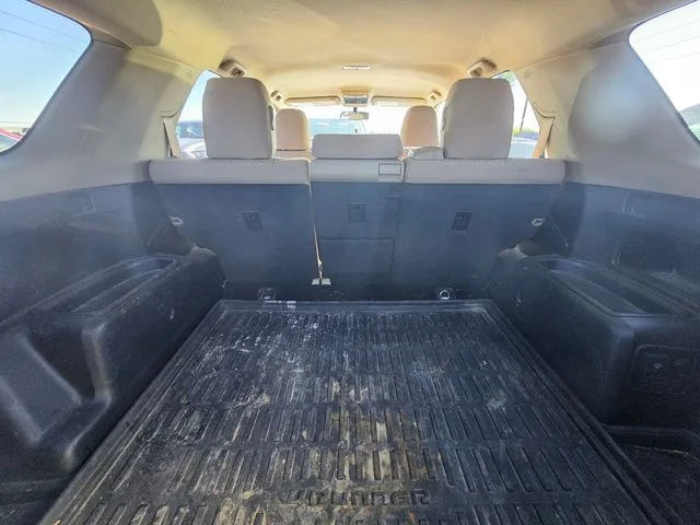 Used 2016 Super White Toyota SR5 image 16