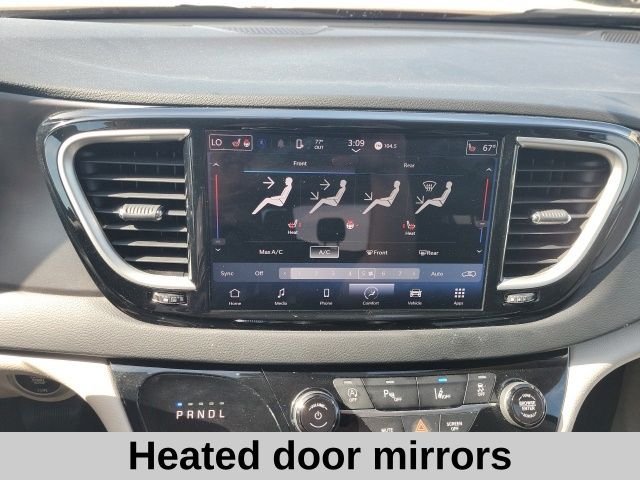 Used 2023 Velvet Chrysler Touring L image 9
