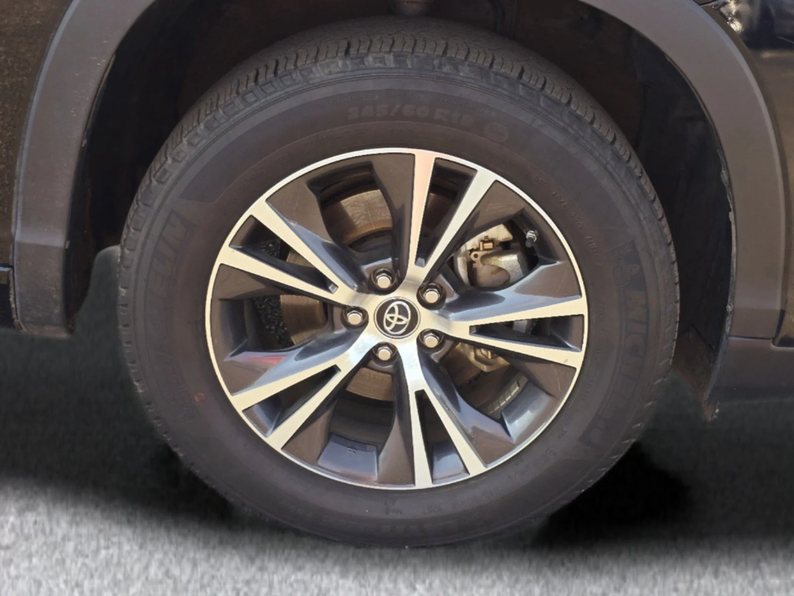 Used 2018 Midnight Black Metallic Toyota LE image 10