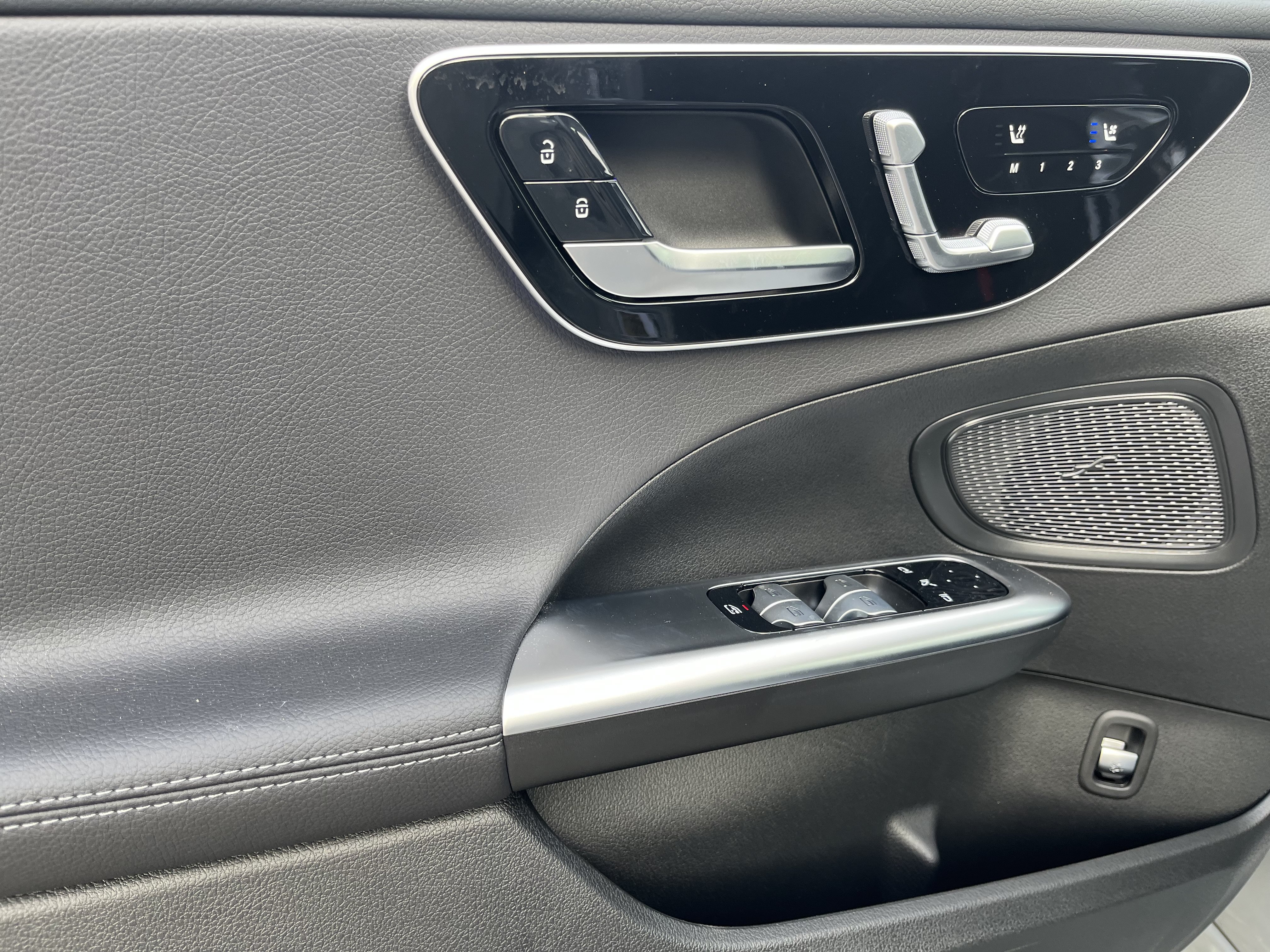 New 2026 MANUFAKTUR Alpine Grey Mercedes-Benz C 300 image 13