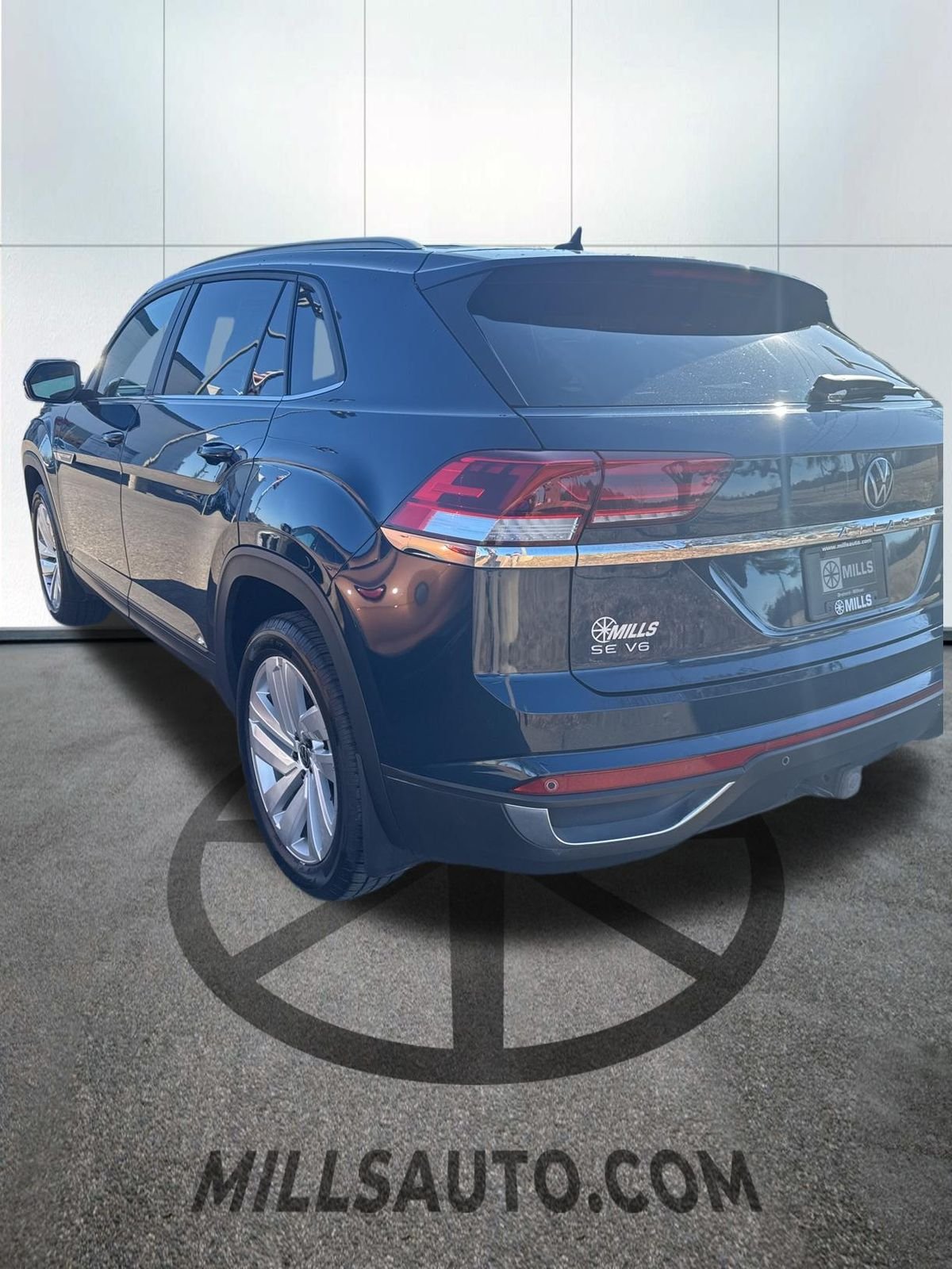 Used 2022 Volkswagen Atlas Cross Sport SE w/Tech with VIN 1V2HE2CA5NC217729 for sale in Baxter, Minnesota