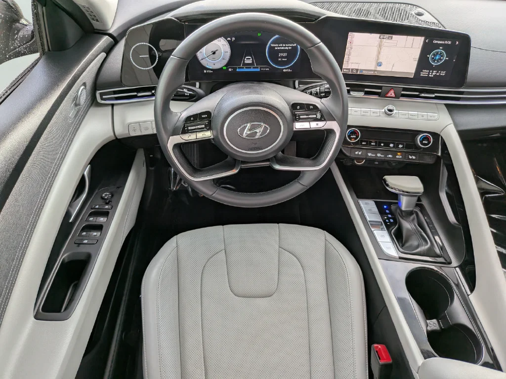 Used 2023 Black Hyundai Limited image 13