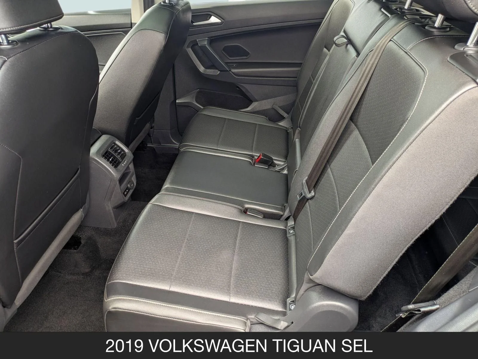 Used 2019 Platinum Gray Metallic Volkswagen SE image 17