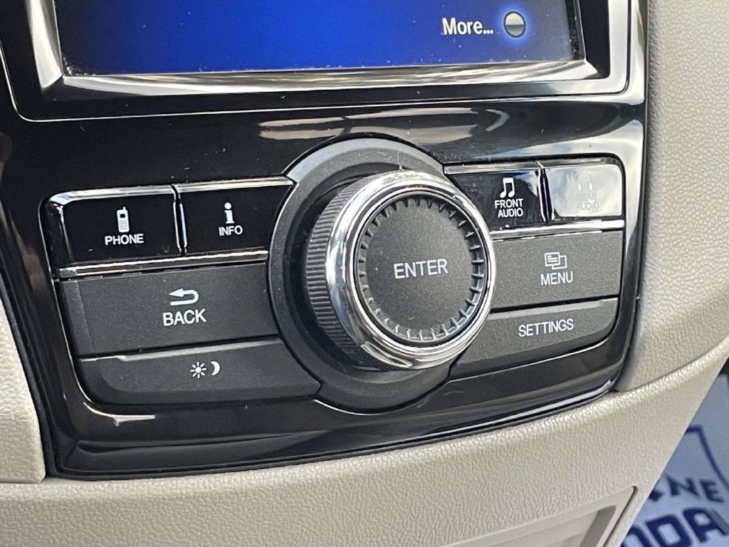 Used 2016 White Honda SE image 33