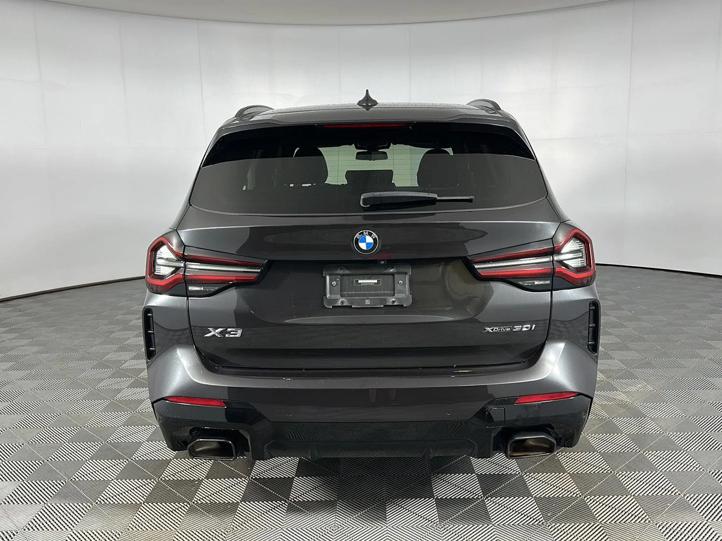 Used 2023 Dark Graphite Metallic BMW xDrive30i image 24