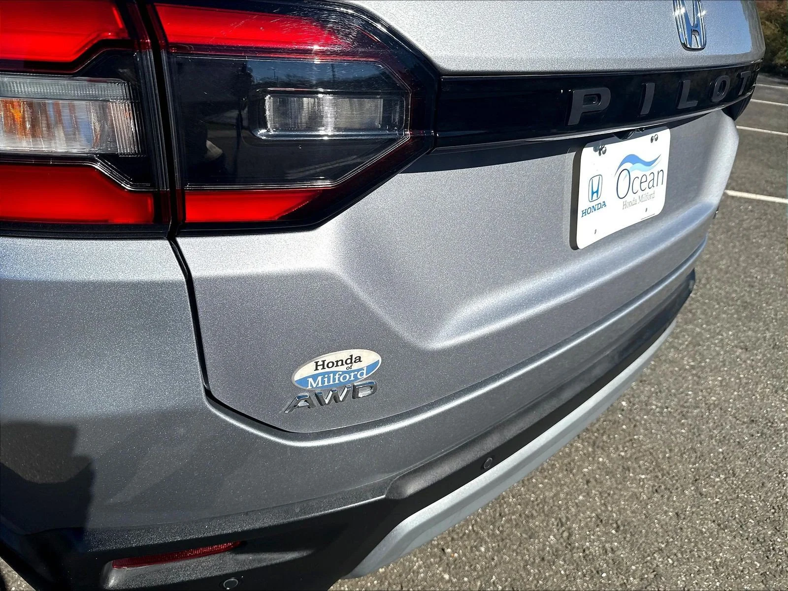 Used 2024 Lunar Silver Metallic Honda Touring image 28
