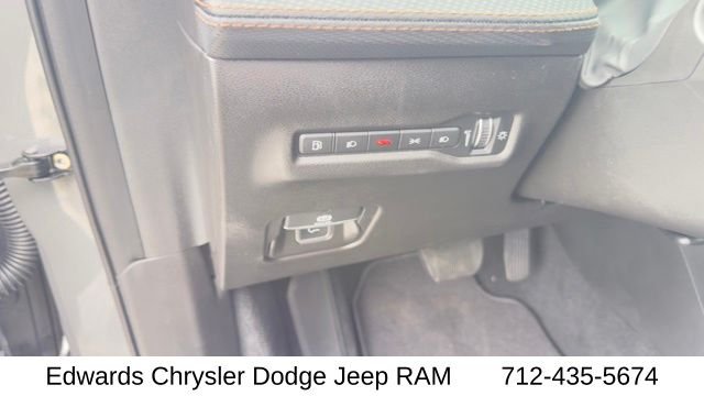 New 2026 Sting-Gray Clear-Coat Exterior Paint Jeep Limited image 22