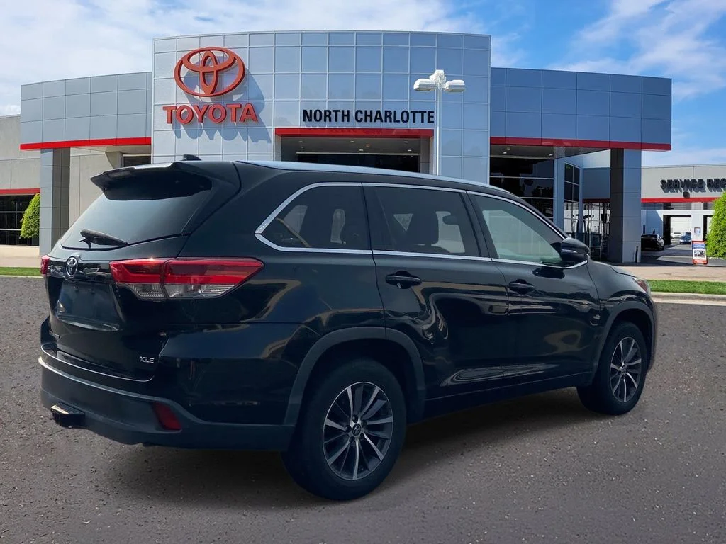 Used 2018 Black Toyota XLE image 6