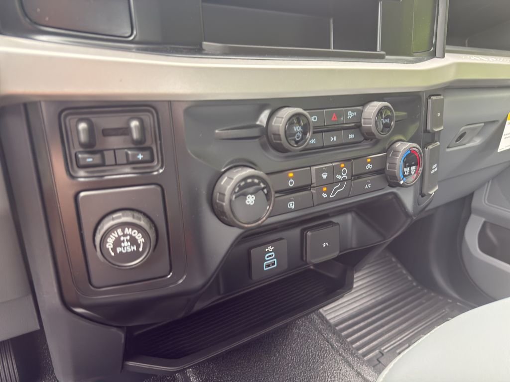 Used 2025 Oxford White Ford XL image 20
