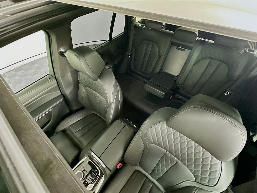 Used 2024 Skyscraper Grey Metallic BMW xDrive40i image 23