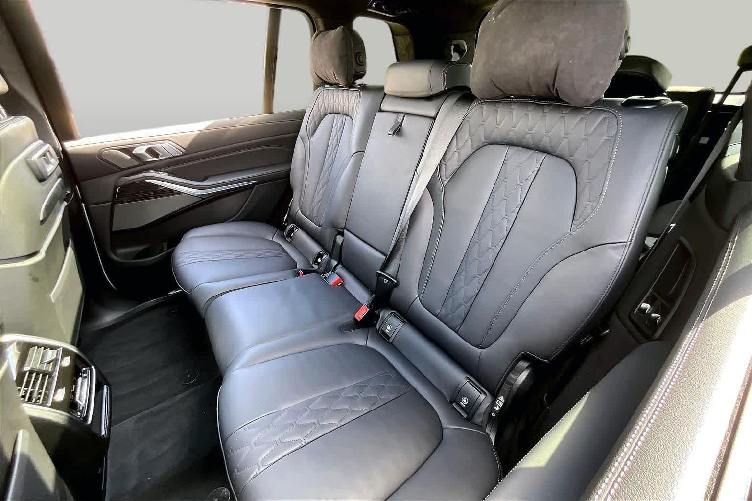 Used 2022 Alpine White BMW M50i image 19