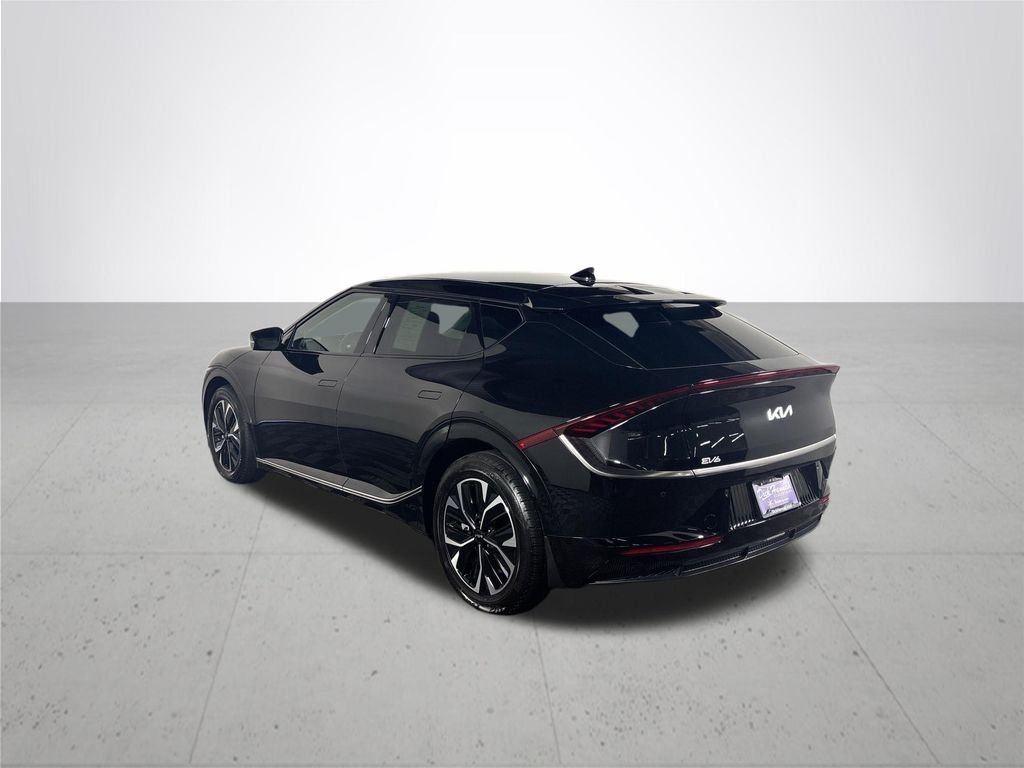 Used 2024 Aurora Black Kia Wind image 8