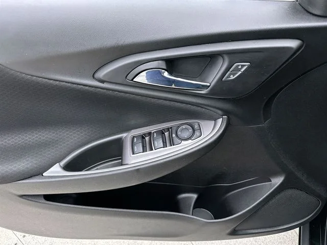Used 2022 Black Chevrolet RS image 20