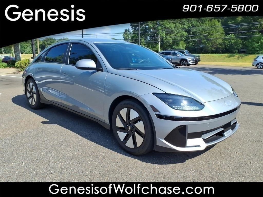 Certified Used 2024 Silver Hyundai SE Standard Range image 7