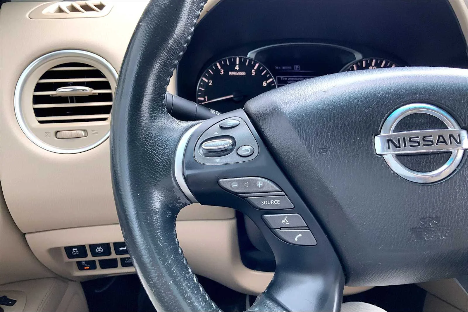 Used 2016 Pearl White Nissan SL image 23