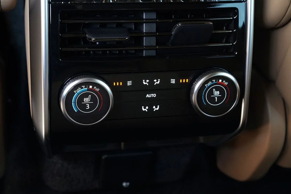 New 2026 Carpathian Grey Land Rover SE image 35