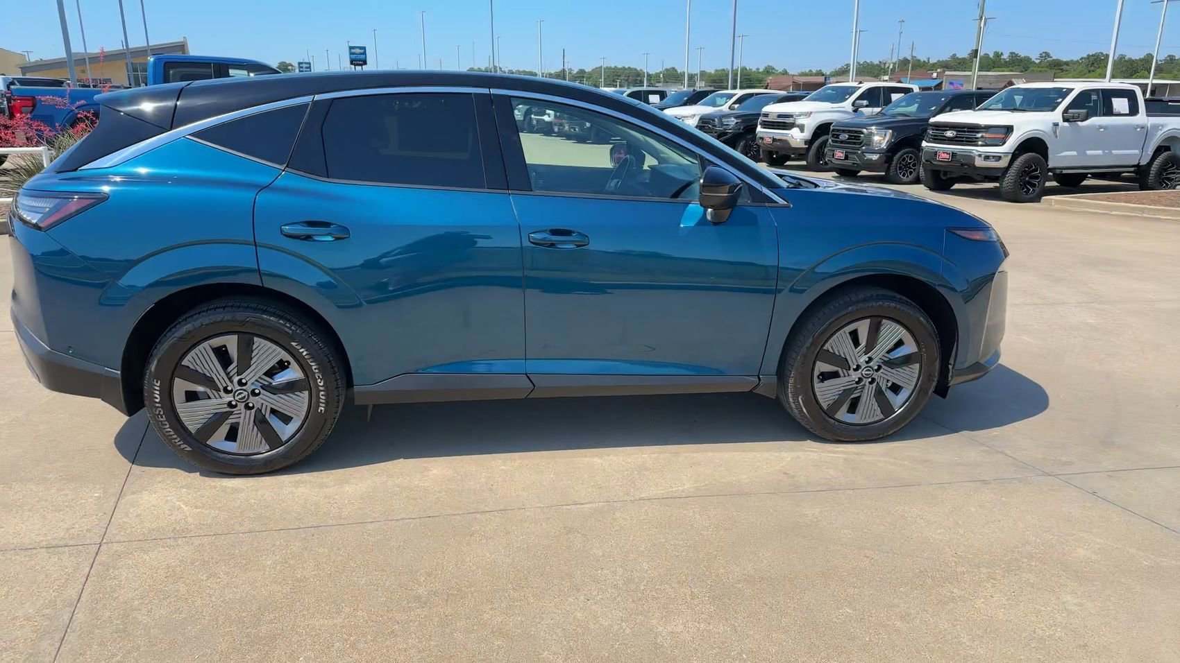 Used 2025 Aurora Blue Pearl Metallic/Super Black Nissan SL image 2