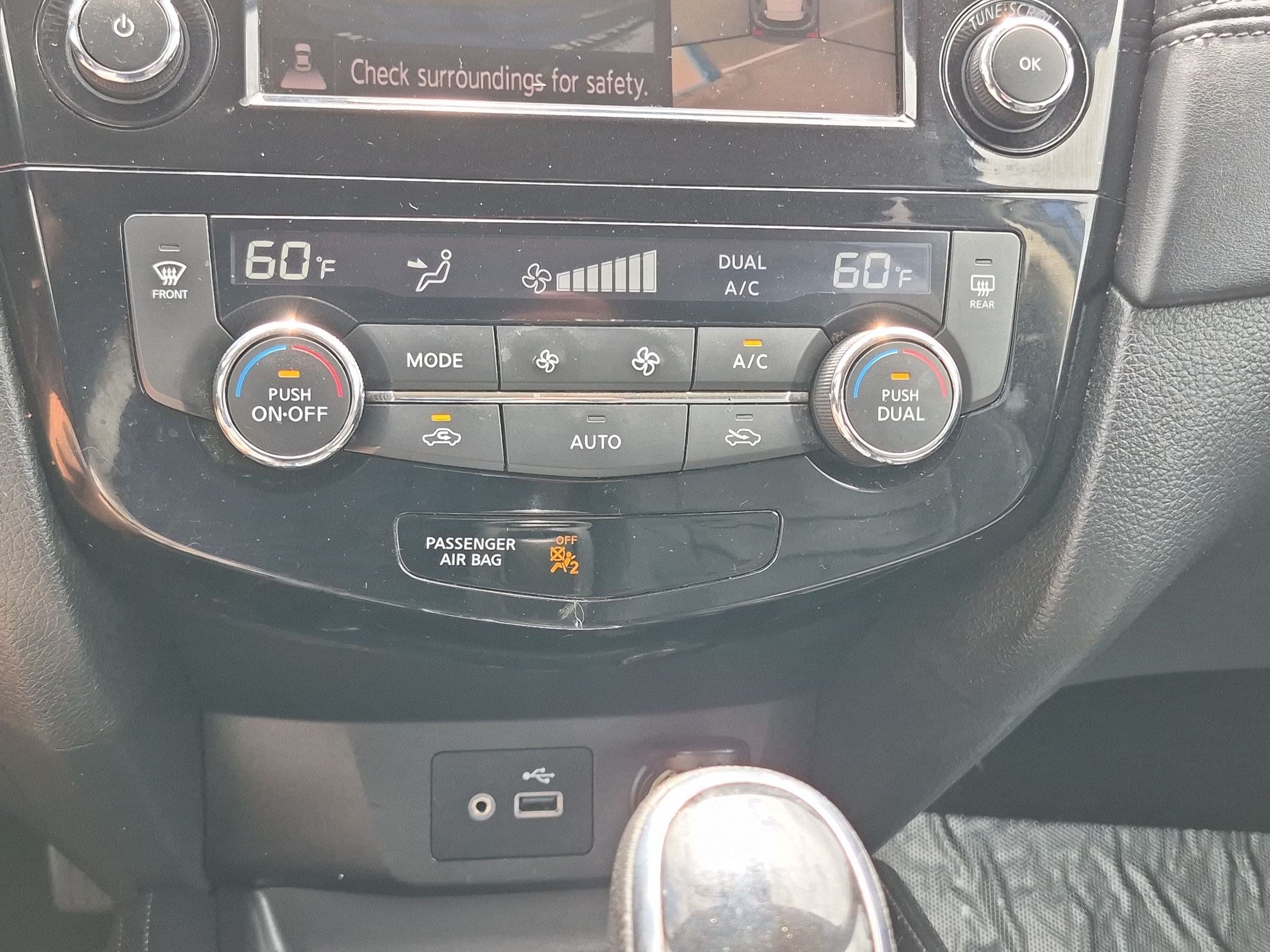Used 2018 Caspian Blue Nissan SL image 25