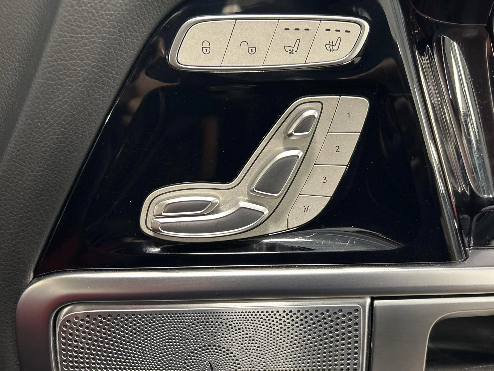 Certified Used 2024 MANUFAKTUR Night Black Magno Mercedes-Benz AMG® G 63 image 23