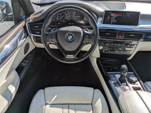 Used 2016 Blue BMW xDrive50i image 11