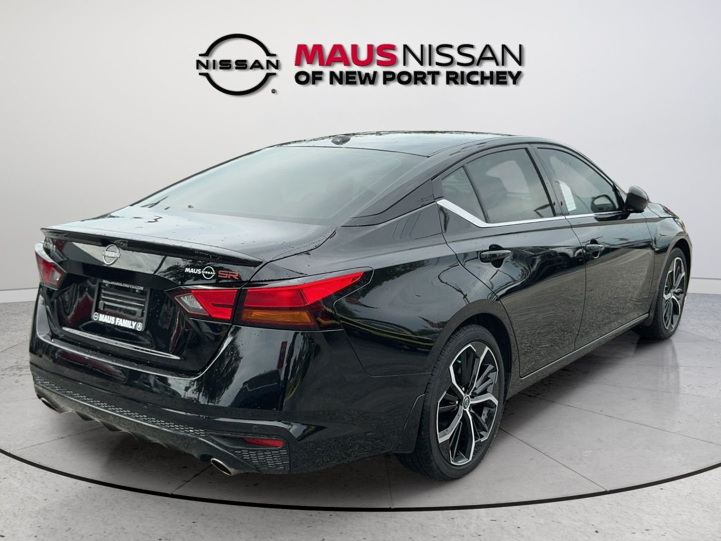 Used 2025 Super Black Nissan 2.5 SR image 9