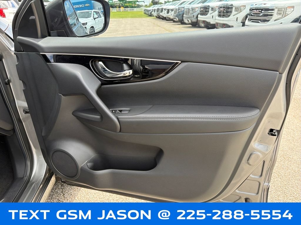 Used 2019 Gray Nissan SL image 44