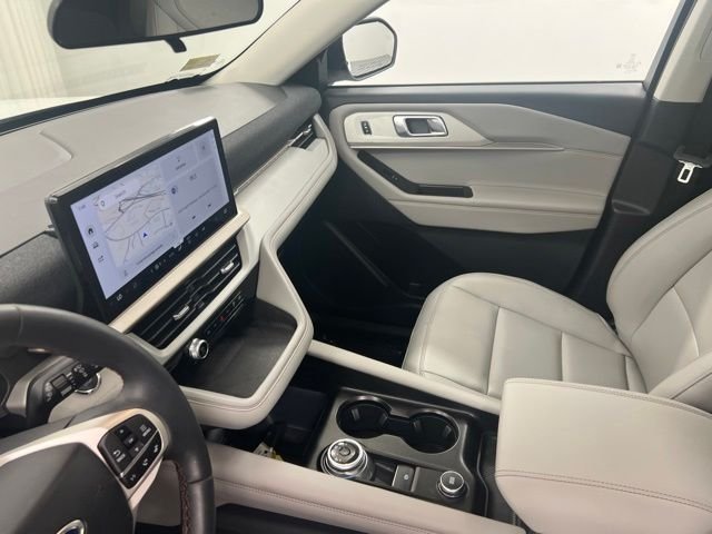 New 2026 Star White Metallic Tri-Coat Ford Active image 22