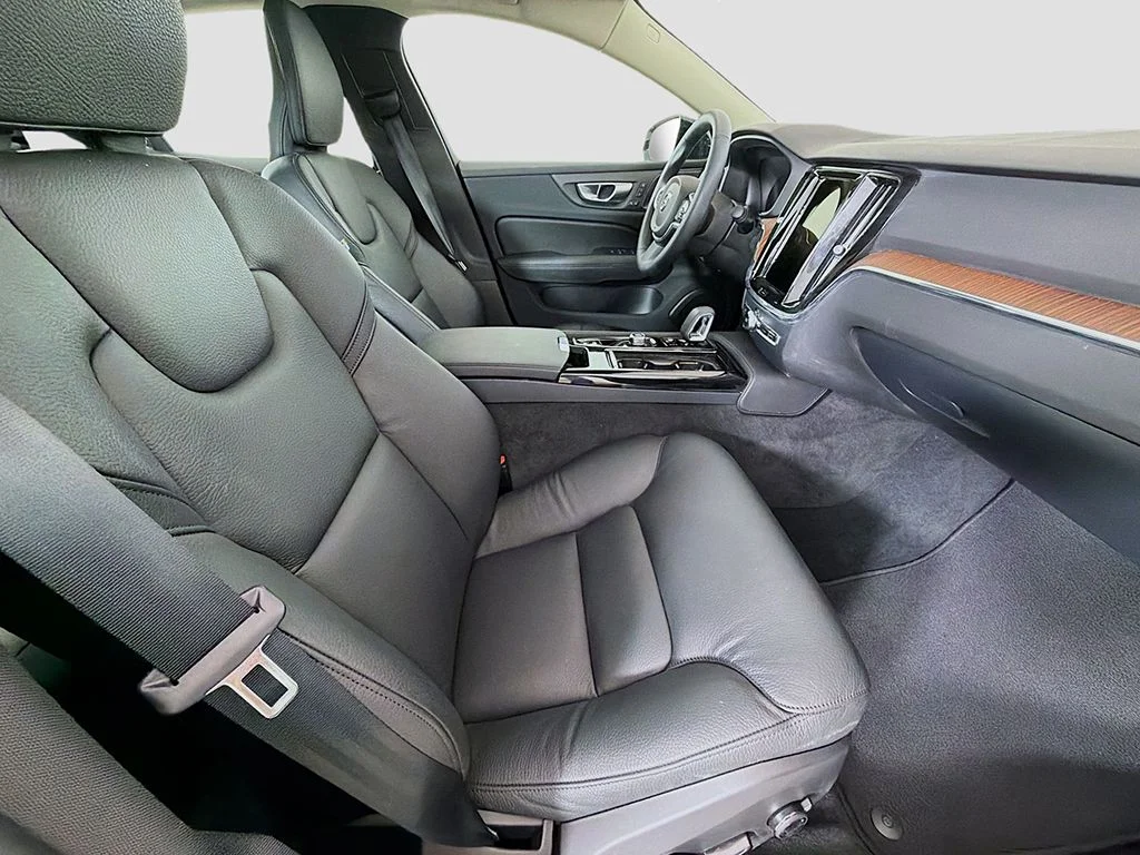 Used 2024 Crystal White Metallic Volvo T8 Plus Dark Theme image 26
