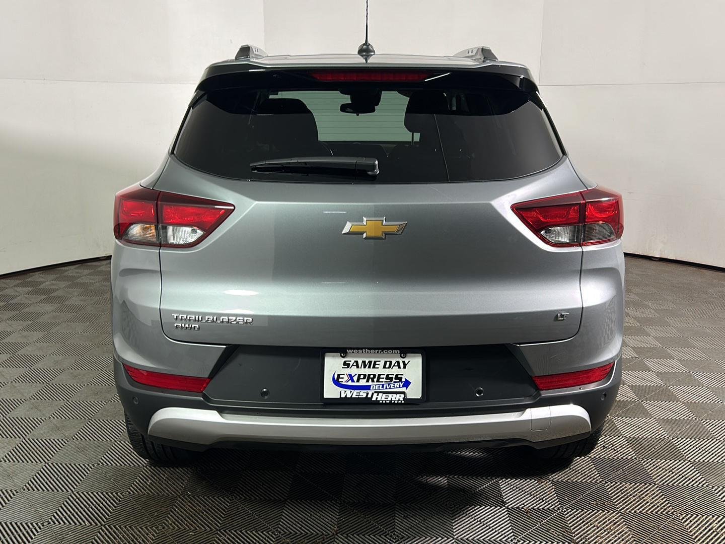 Used 2025 Sterling Gray Metallic Chevrolet LT image 7
