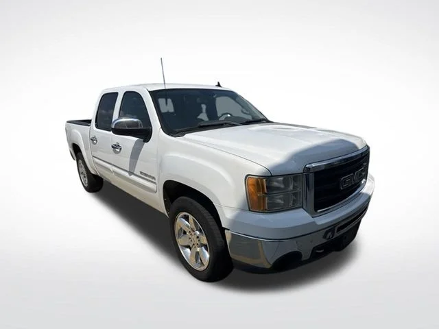 Used 2012 White GMC SLE image 2