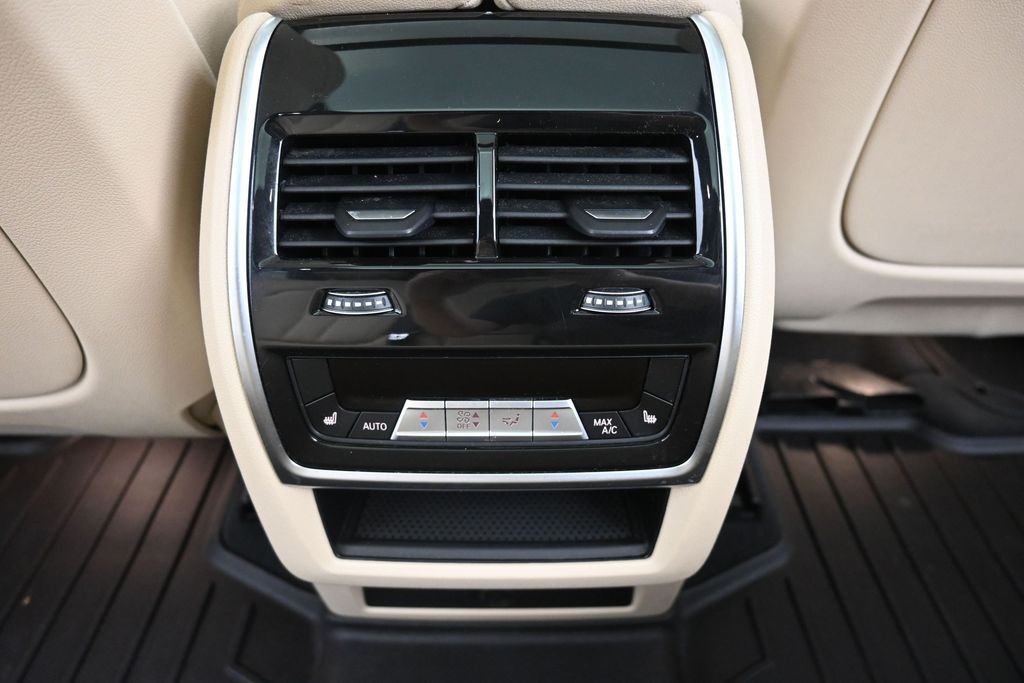 Used 2022 White BMW xDrive40i image 14