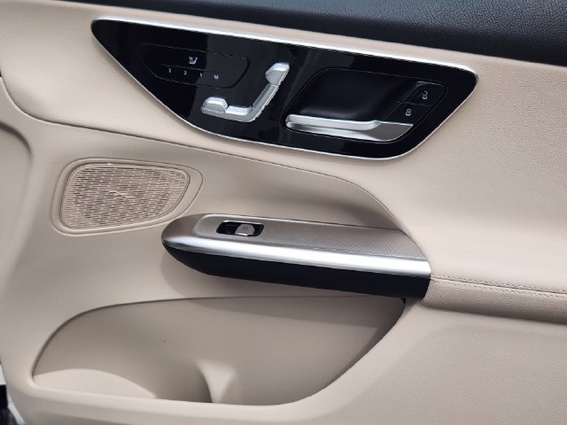New 2027 Polar White Mercedes-Benz GLC 300 image 17