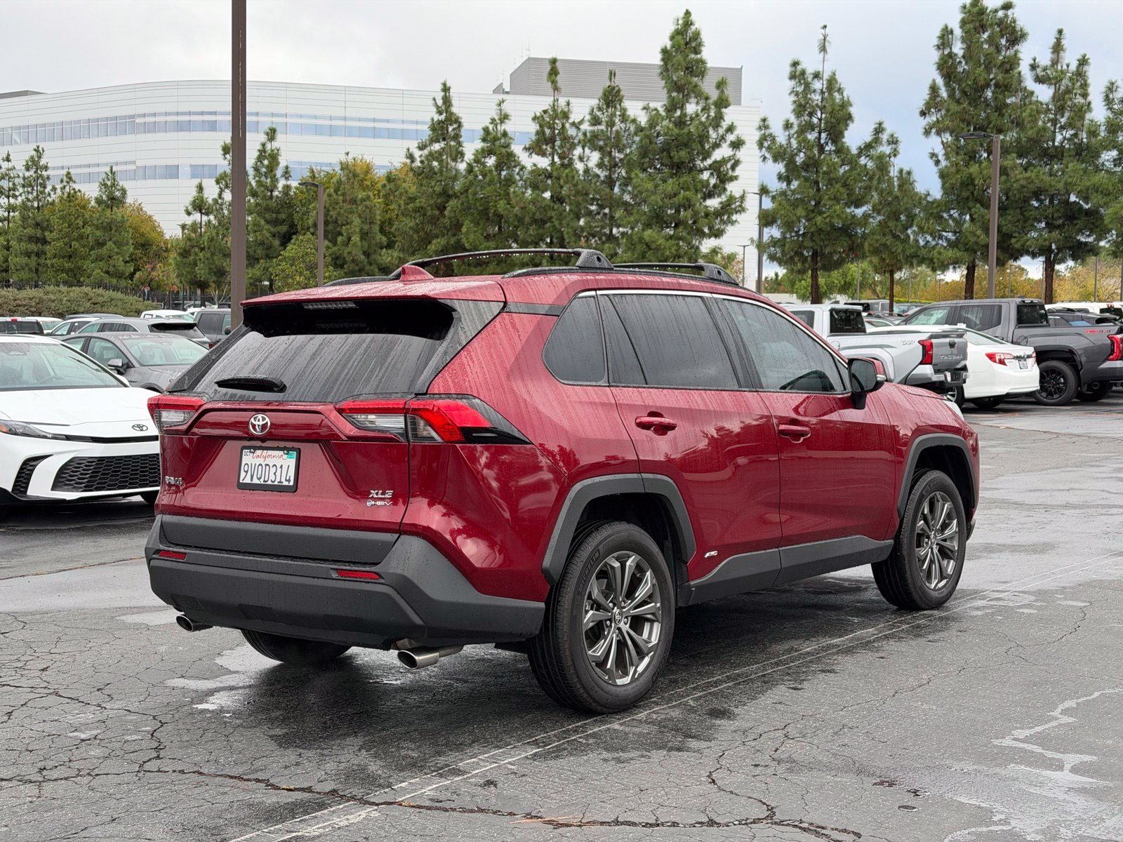 Used 2025 Pearl Toyota XLE Premium image 4