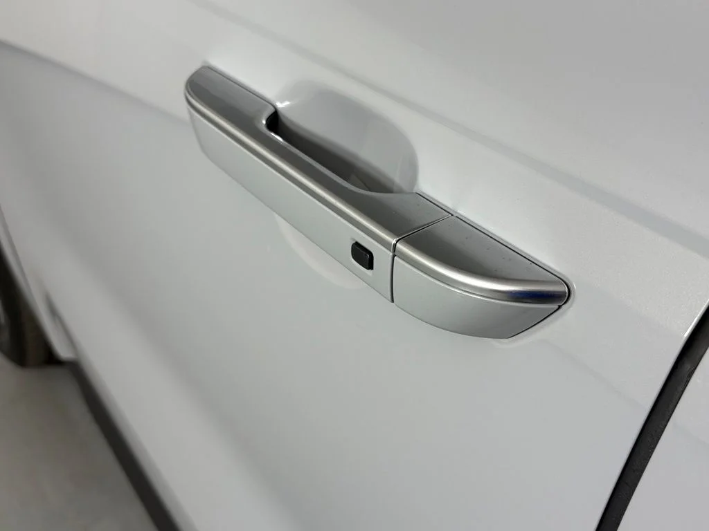 New 2026 Ceramic Silver Kia EX image 12