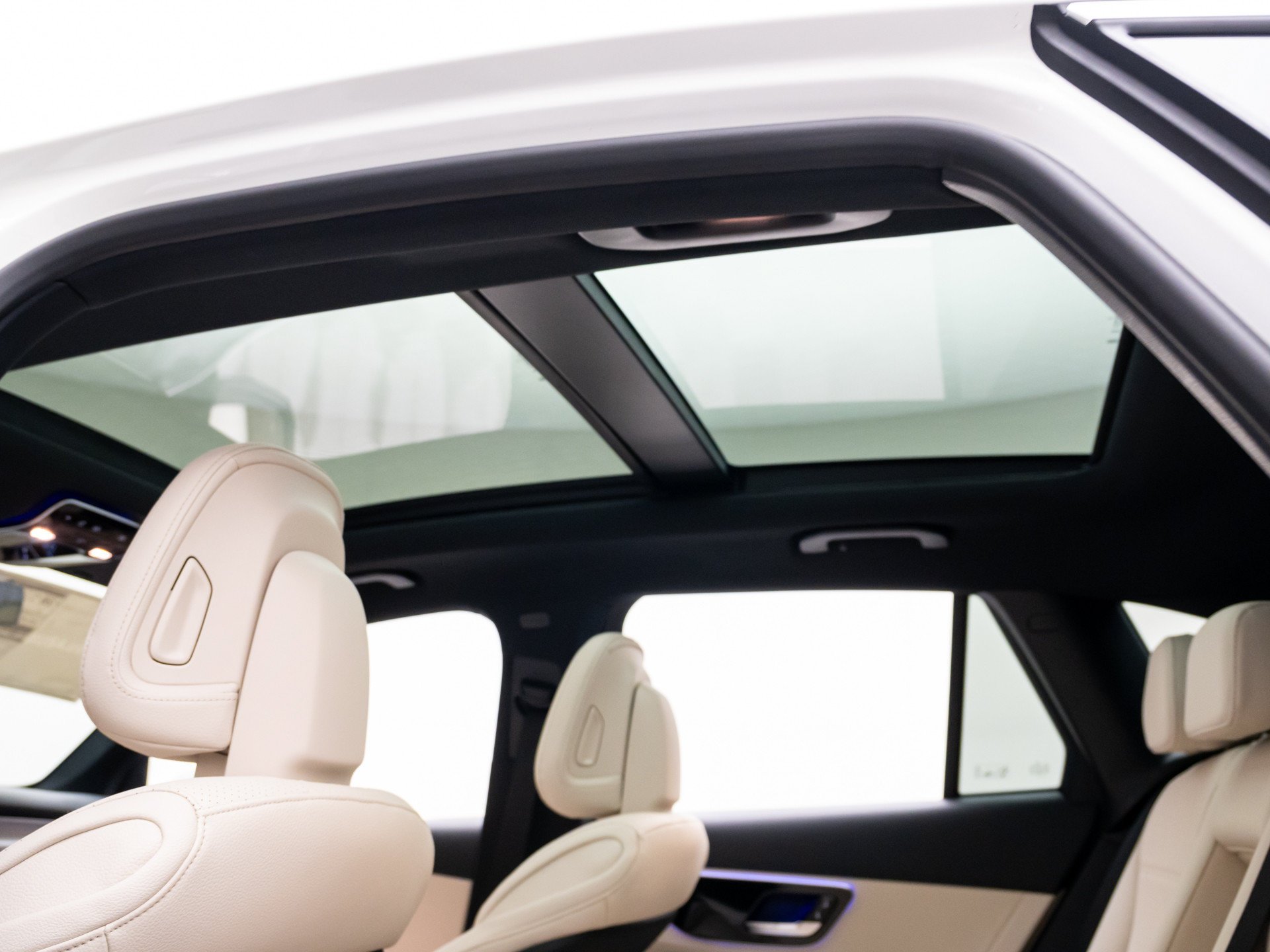 New 2026 White Mercedes-Benz GLC 300 image 18