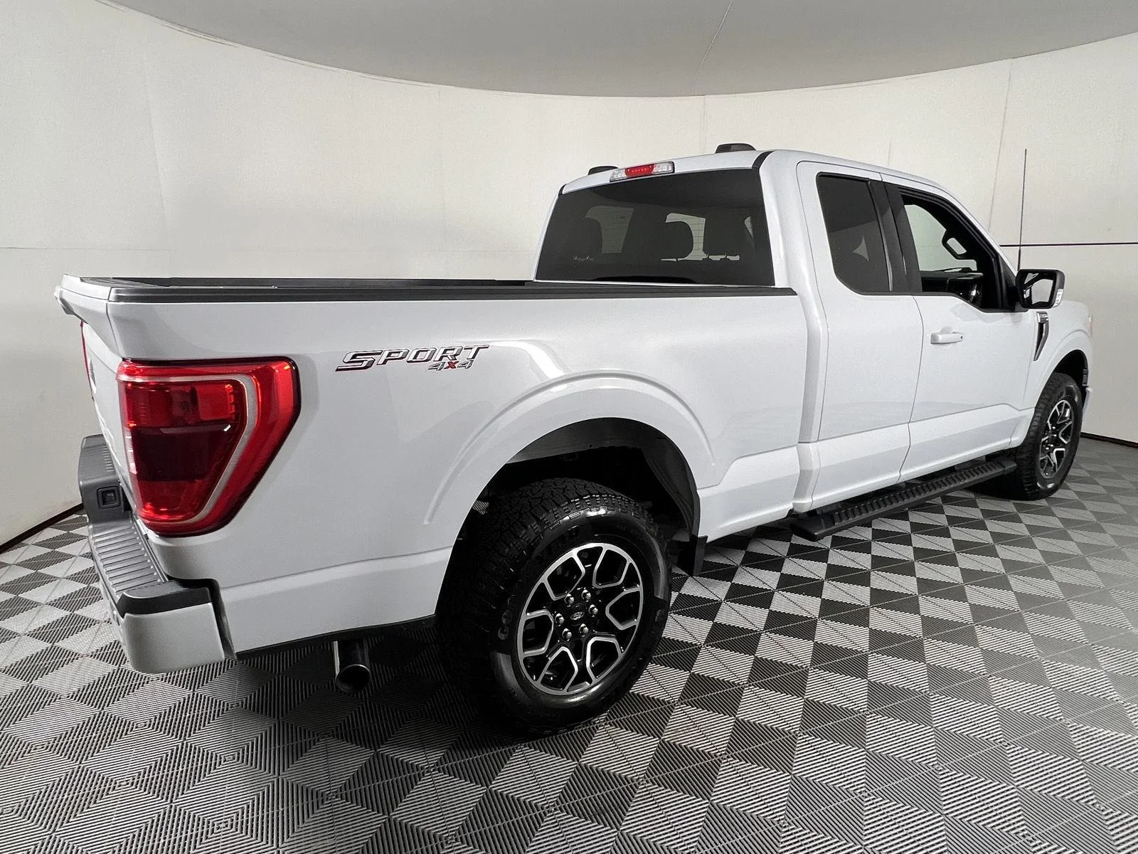 Used 2021 Space White Ford XLT image 10