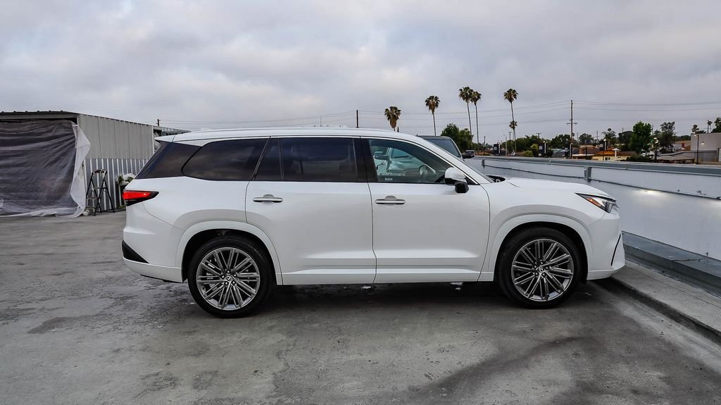 Used 2025 Pearl Lexus 350 Luxury image 13