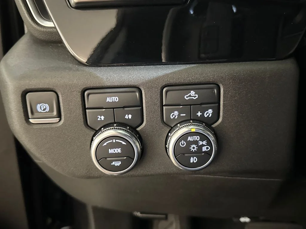 Used 2022  GMC Elevation image 16