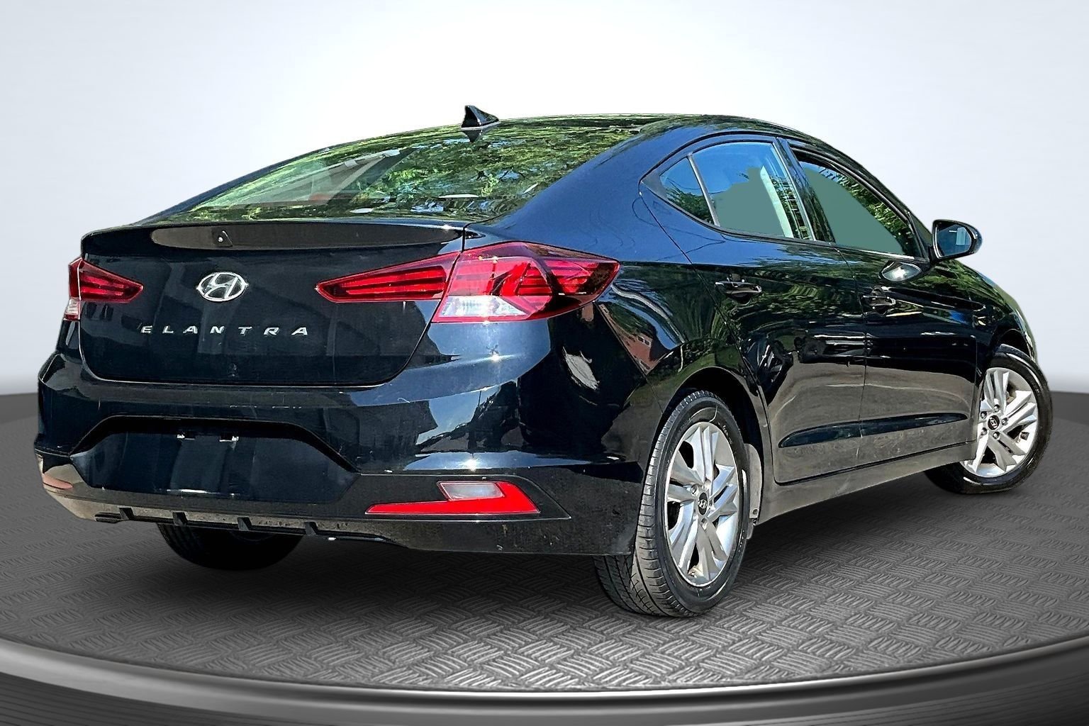 Used 2020 Black Hyundai Value Edition image 4